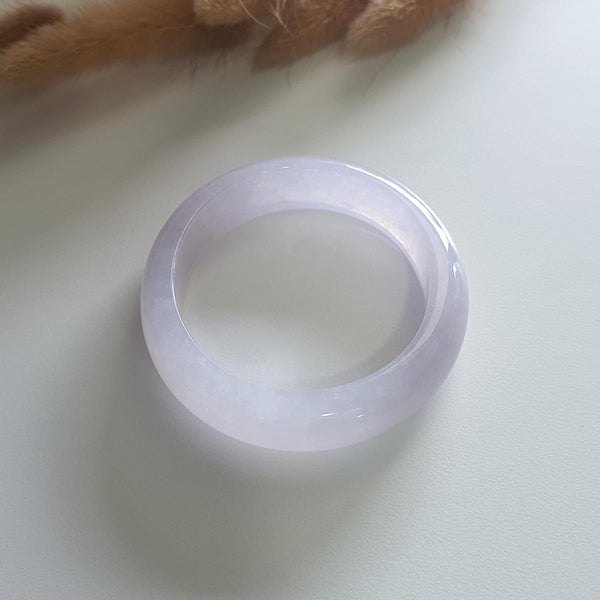 [Rare] Good translucency Icy Lavender Jadeite Oval Shape Bangle (JAC002254) 1
