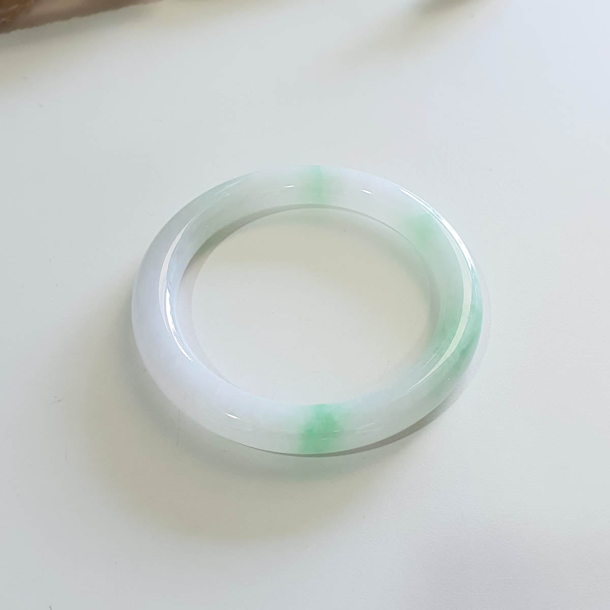 Translucent Moss Apple Green On Snow Jadeite ‘Scenery” Princess Round Bangle (JAC003346) 1