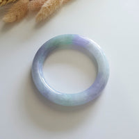 A Translucent Brilliant Lavender and Green Jadeite Princess Round Bangle (JAC002250) 2